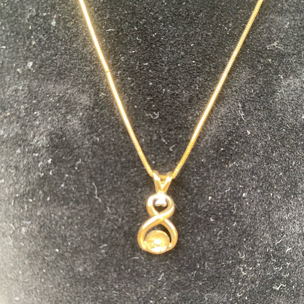 Elegant Gold Infinity Pendant Necklace 10 carat gold